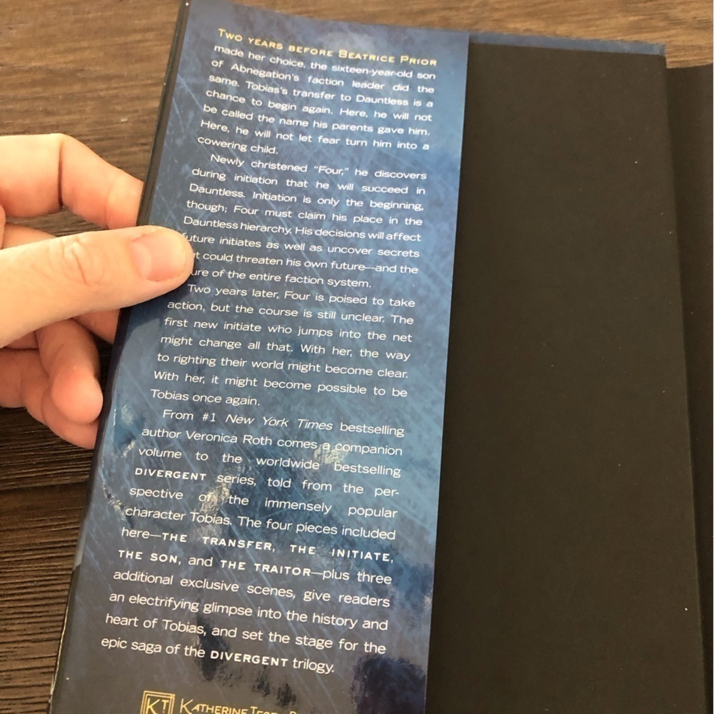 Four by: Veronica Roth hardback book - Picture 2 of 5
